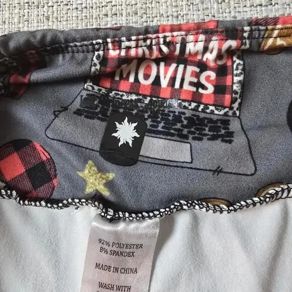 Lost Princes Apparel DISNEY christmas Leggings - Picture 5 of 5